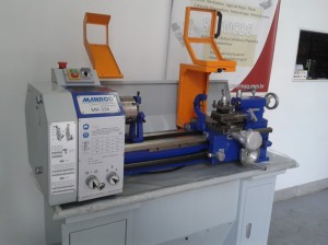 Torno Profissional de bancada MR-334.